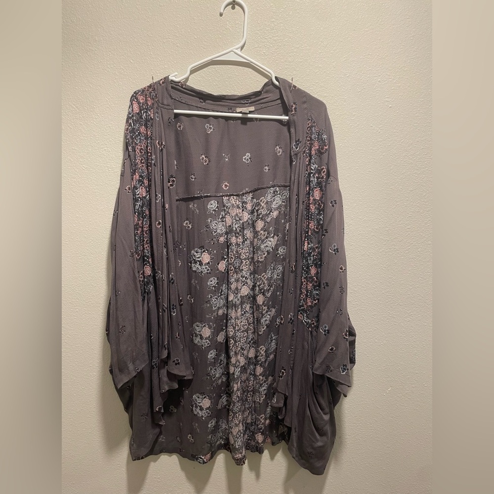 Ecote Gray Floral Camisole